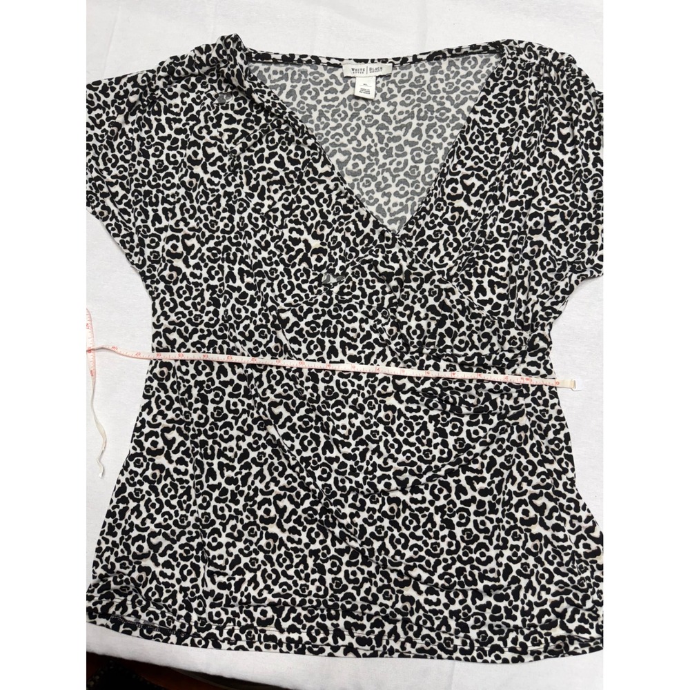 White House Black Market Leopard Print Surplice V-Neck Top XL Black White Animal - Picture 2 of 4